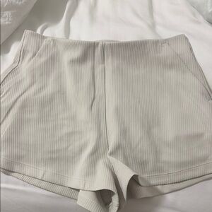 Lululemon Women's Cream Ribbed Shorts